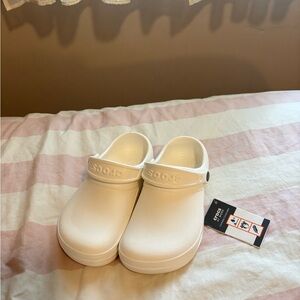 Women’s sz 6 CROCS White Work Clogs